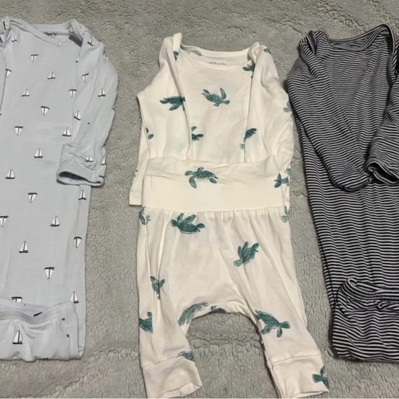 Carter's Newborn PJ’s - Picture 1 of 4